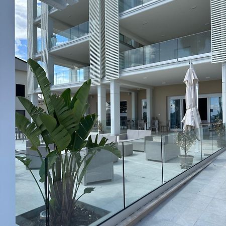 Hotel Petite Fleur Alba Adriatica Exterior photo