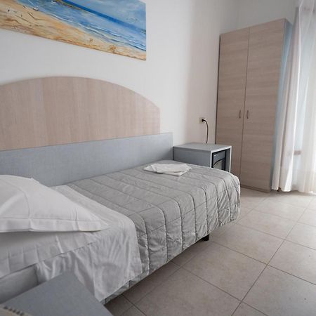 Hotel Petite Fleur Alba Adriatica Exterior photo