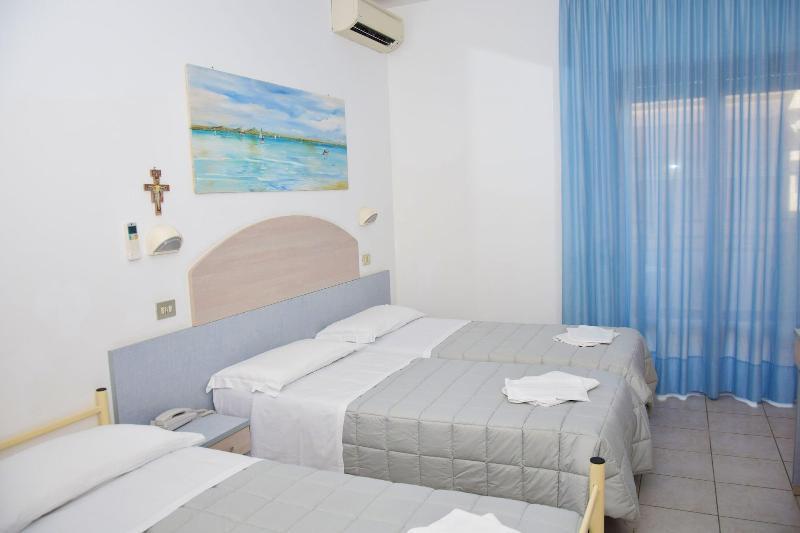 Hotel Petite Fleur Alba Adriatica Exterior photo