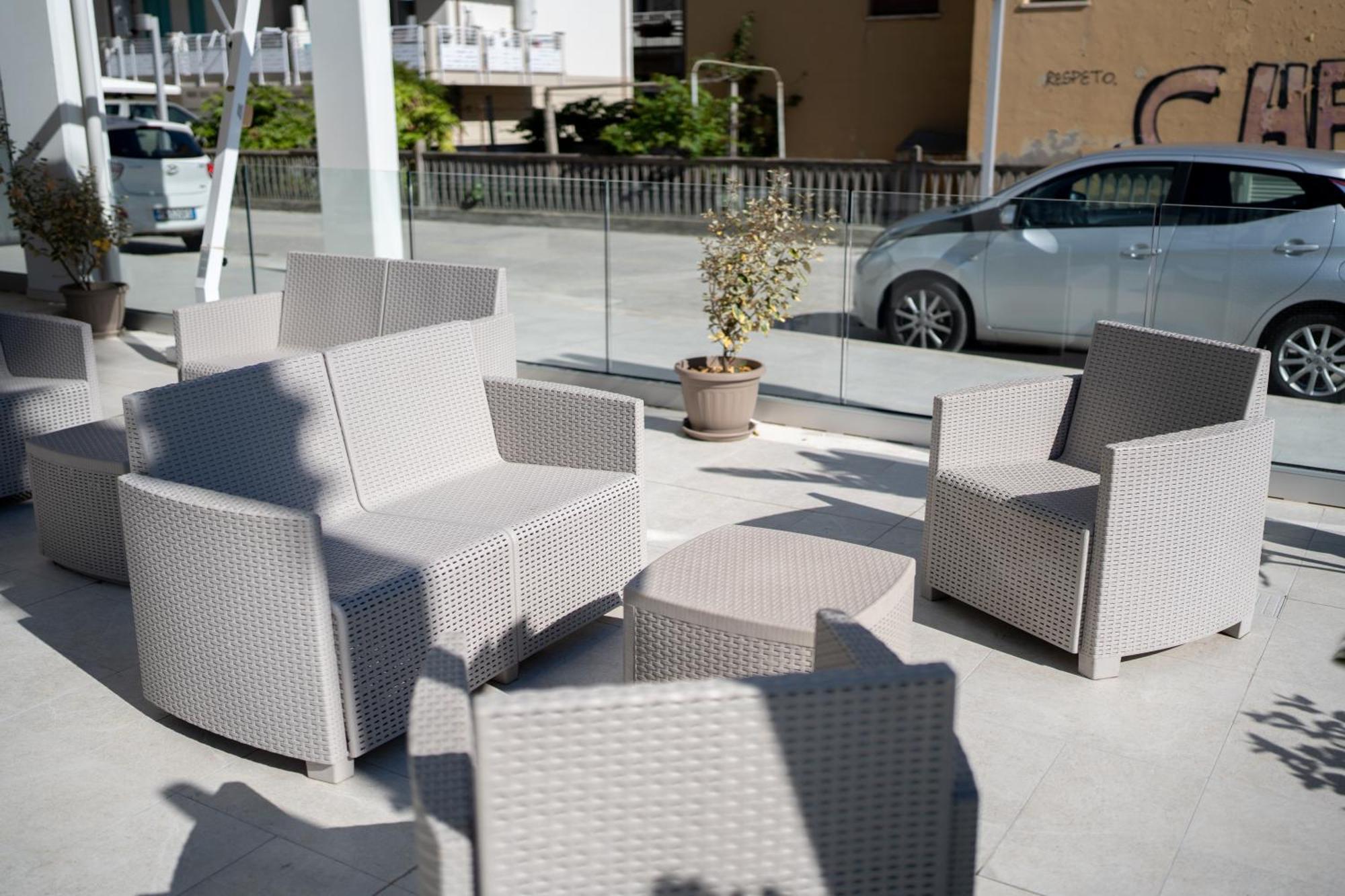 Hotel Petite Fleur Alba Adriatica Exterior photo
