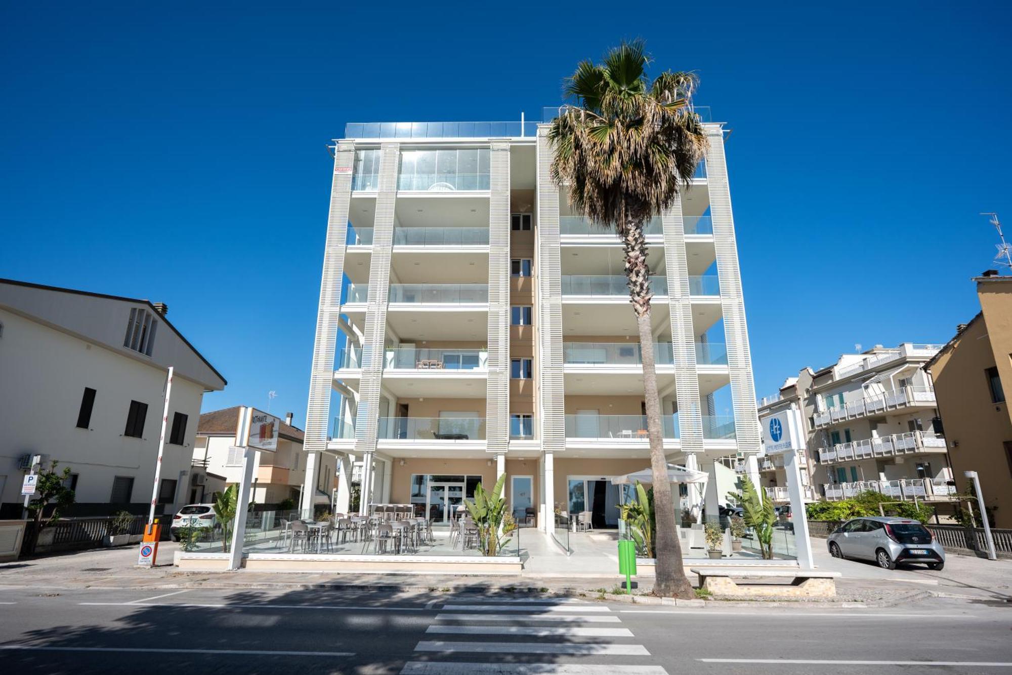 Hotel Petite Fleur Alba Adriatica Exterior photo